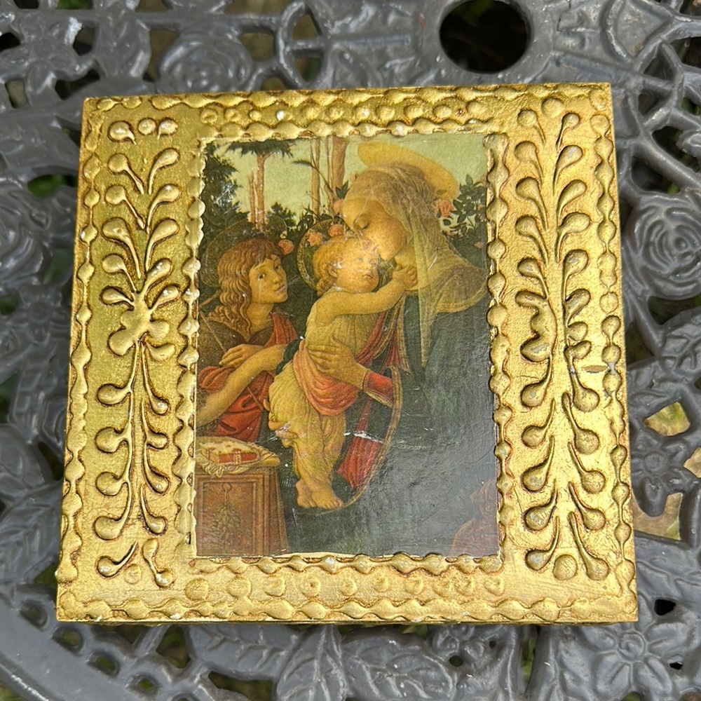 Vintage Italian Florentine Gold Gilded Ornate Wooden Box
